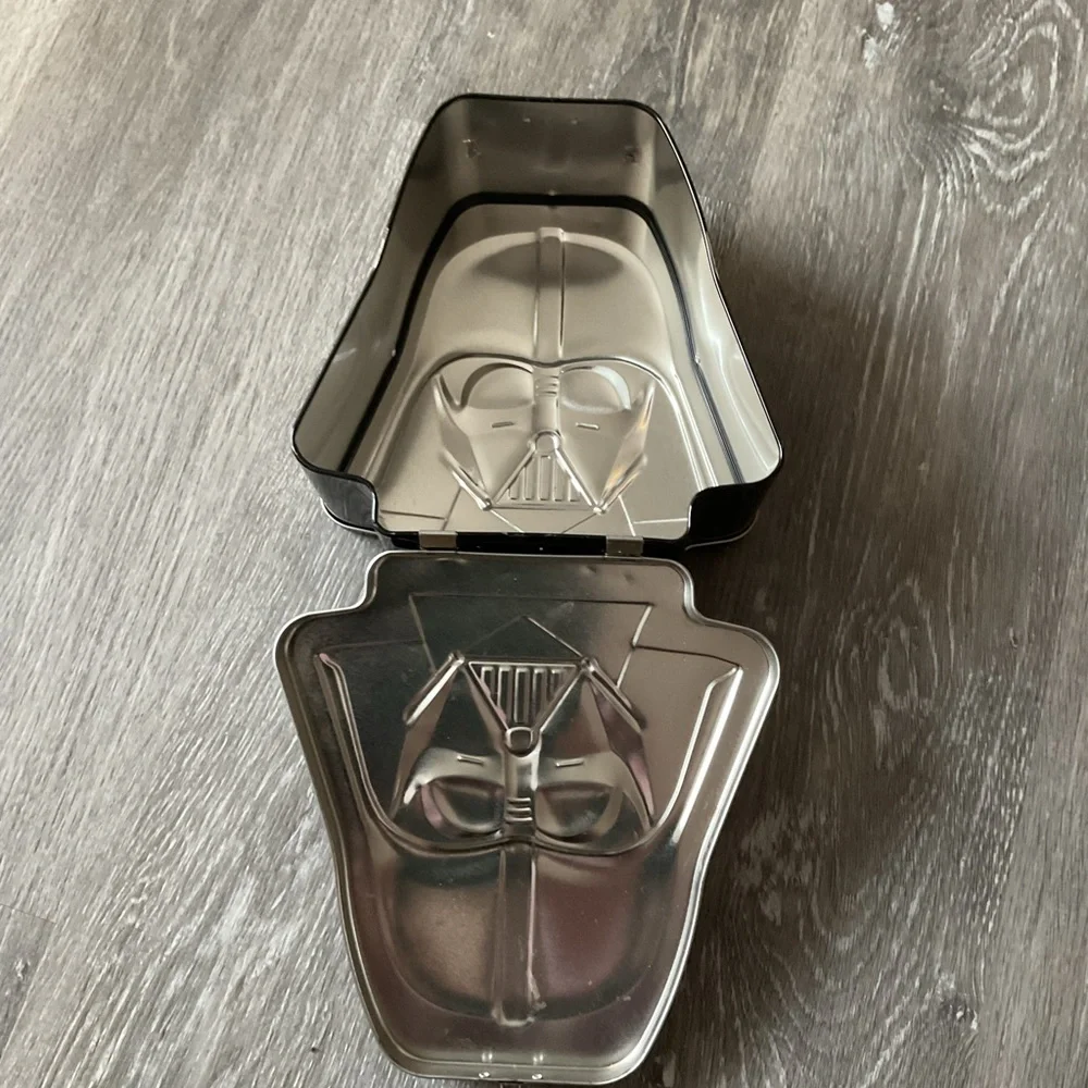 Vintage 2001 Star Wars tin box